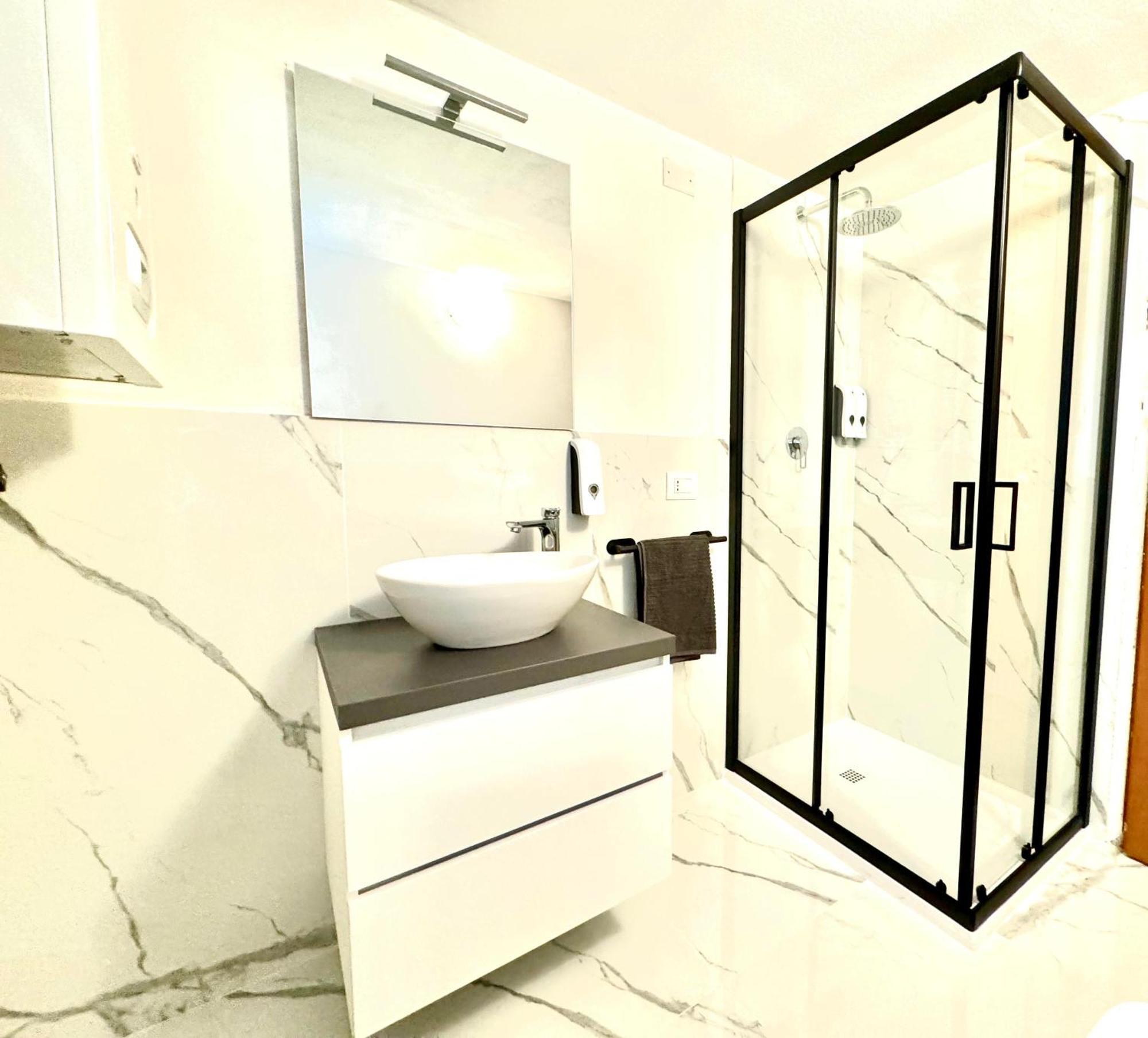 Bagno Privato - Stanza Doppia Hotel Milan Bagian luar foto